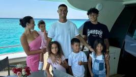 Georgina Rodríguez, Cristiano Ronaldo y sus hijos.