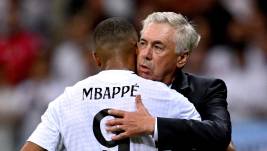 Kylian Mbappé junto a Carlo Ancelotti.