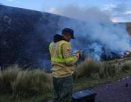 El personal del Cuerpo de Bomberos de Quito acudió al sitio para atender la emergencia.