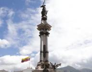 Monumento a la Independencia en la Plaza Grande de Quito.