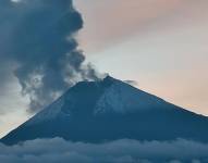 Una emisión de ceniza del volcán Sangay en febrero de 2022.