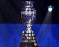 El trofeo de la Copa América, durante el sorteo realizado en Miami, el 7 de diciembre de 2023.