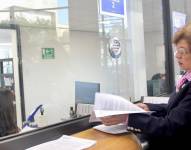 Ministra de Trabajo, Ivonne Núñez, en la entrega de una petición de revisión a los contratos colectivos de las empresas públicas a Contraloría, el 1 de julio de 2024. - Foto: Cortesía Ministerio de Trabajo