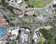 Fotografía aérea de la intersección de las avenidas Mariana de Jesús y Mariscal Sucre.