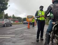 Los controles de los agentes civiles de tránsito son permanentes en Quito.