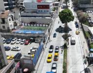 Vista aérea de la avenida Colón en el centro norte de Quito.