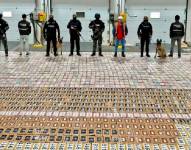 Los 5,630 ladrillos de droga estaban embalados con cinta adhesiva, dentro de un cargamento de bananos.