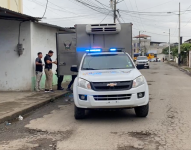 Imagen de personal de Medicina Legal arribando en la ciudadela Machala Libre, de la ciudad de Machala, este 14 de agosto del 2024.