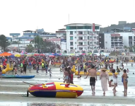 Imagen de archivo de ciudadanos disfrutando de la playa de Salinas, Santa Elena .