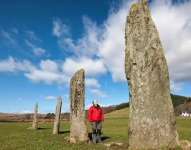 En Kilmartin Glen hay una colección de monolitos, túmulos, anillos en el terreno y cámaras funerarias. También se hallaron más de 800 reliquias antiguas.