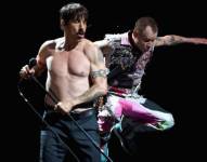 Anthony Kiedis y Flea, de los Red Hot Chili Peppers, en el Lollapalooza de Chile en 2018.