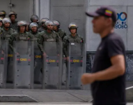 Miles de militares y policías han sido lanzados a las calles de Caracas y otras ciudades venezolanas en los últimos días para garantizar la posesión de Maduro ocurra sin incidentes.