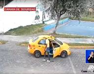 Momento en el que un taxista fue víctima de un asalto en Chillogallo, sur de Quito.