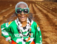 Legendary Glamma o la abuela glamorosa legendaria con los colores de la bandera de Zambia.