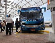 Un bus interprovincial en la terminal de Quitumbe en el sur de la capital.