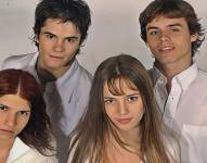 Erreway fue un grupo musical argentino formado en 2002, compuesto por los actores y cantantes de la exitosa telenovela Casi Ángeles. Su música, que fusionaba pop y rock, alcanzó gran popularidad en América Latina y Europa, convirtiéndolos en íconos de la juventud de esa época.