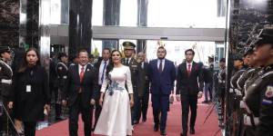 Verónica Abad ingresando al Palacio Legislativo.