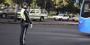 Los agentes de tránsito se ubican en distintos sectores de la capital para realizar operativos.