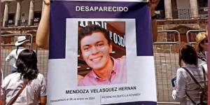 Los allegados de Hernán Mendoza realizaron varios plantones en la Plaza de la Independencia.