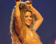 Imagen de archivo de Shakira. Shakira, es una cantautora, bailarina, actriz y empresaria colombiana. Su alto nivel de ventas, versatilidad vocal y su éxito global la ha llevado a ser calificada por importantes revistas y medios con el apodo de reina del pop latino.