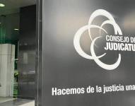 La parte exterior del edificio del Consejo de la Judicatura en Quito.