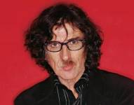 Charly García es considerado uno de los músicos más influyentes del rock argentino, reconocido por su innovadora fusión de rock y pop, así como por sus letras poéticas y profundas. Su carrera, que abarca varias décadas, ha dejado una huella imborrable en la música latinoamericana.