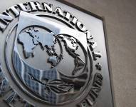 Fototografía del logotipo del Fondo Monetario Internacional (FMI), en la sede, en Washington