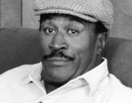 Imagen de archivo de John Amos. John Amos fue un reconocido actor estadounidense, recordado principalmente por su papel como Kunta Kinte en la miniserie Raíces. También destacó en series como Good Times y películas como El Príncipe de Bel-Air.