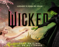 Wicked es una adaptación cinematográfica del exitoso musical de Broadway que narra la historia de las brujas de Oz, Elphaba y Glinda, antes de los eventos de El Mago de Oz. La película promete ser un espectáculo visual impresionante, con grandes actuaciones y canciones memorables, explorando la amistad y la complejidad de sus personajes en un mundo mágico.