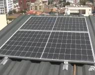 Paneles solares en vivienda.