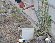 Los racionamientos de agua continúan en provincias de la Sierra debido al estiaje.