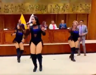 Un grupo musical se presentó en uno de los salones de la Asamblea Nacional. El video causó polémica en redes sociales.