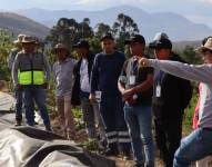 Líderes locales del cantón Las Naves visitan la mina Shahuindo en Cajamarca, Perú.