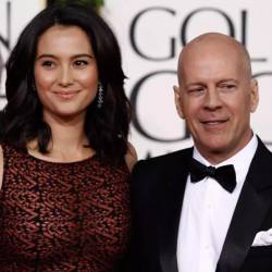 Fotografía del actor Bruce Willis junto a su esposa Ema Heming