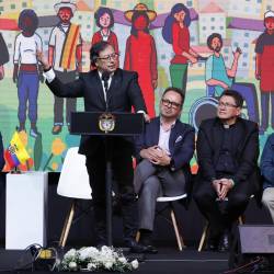 Fotografía de archivo del presidente de Colombia, Gustavo Petro, durante la instalación del Comité Nacional de la Participación - instancia transitoria de la Mesa de Diálogos de Paz, en Bogotá.