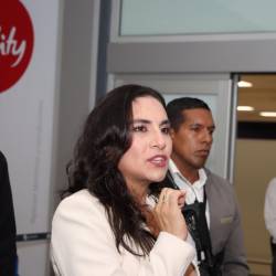 Verónica Abad a su llegada al aeropuerto de Quito el 20 de noviembre.