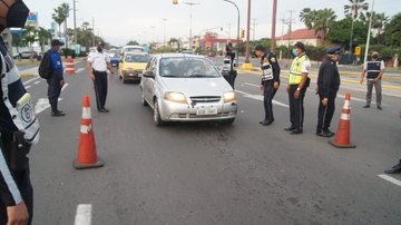 Operativos de control en Samborondón durante primer día de semáforo amarillo
