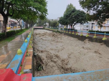 15 cantones en emergencia por fuertes lluvias en Ecuador