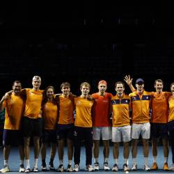 Integrantes del equipo neerlandés de tenis celebran su pase a la final de la Copa Davis tras derrotar a la selección de Alemania.