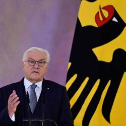 El presidente alemán Frank-Walter Steinmeier pronuncia un discurso sobre su decisión de disolver el Parlamento en el Palacio de Bellevue de Berlín el 27 de diciembre de 2024.