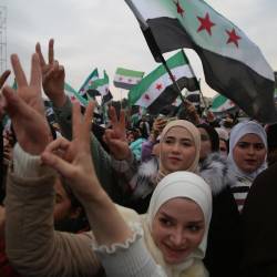 Los sirios de Aleppo, en el norte del país, celebran y participan en el Festival de la Liberación.