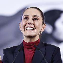 La presidenta de México, Claudia Sheinbaum participa durante su conferencia de prensa matutina este lunes en el Palacio Nacional de Ciudad de México (México). EFE/Sáshenka Gutiérrez