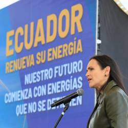 Ecuador: El Gobierno entrega licencias ambientales para construir seis centrales eléctricas