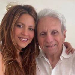 Shakira junto a sus padres William Mebarak y Nidia del Carmen Ripoll.