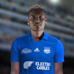 Jefferson Caicedo luce la camiseta de Emelec