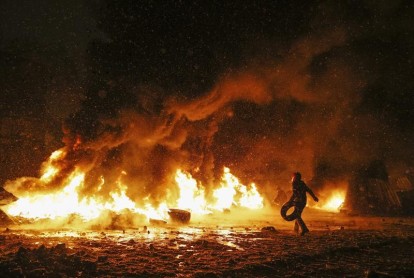 Cinco muertos y 300 heridos dejan los enfrentamientos en Kiev