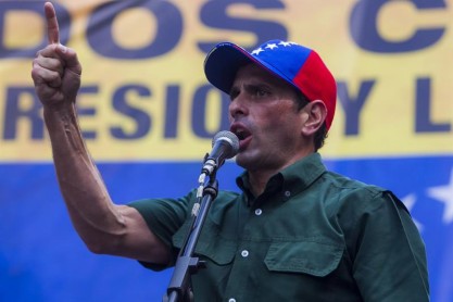 Capriles tilda de &quot;moribundo&quot; al Gobierno de Maduro