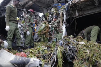 Un avión en Kenia se estrelló contra edificio