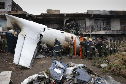 Un avión en Kenia se estrelló contra edificio