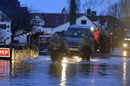 Fuertes inundaciones en Reino Unido provocan alerta y evacuaciones